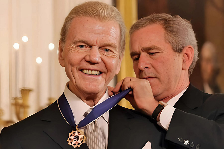 President George W. Bush presents the Presidential Medal of Freedom to legendary radio personality Paul Harvey, one of 14 recipients of the 2005 Presidential Medal of Freedom, awarded Wednesday, Nov. 9, 2005 in the East Room of the White House. White House photo by Shealah Craighead